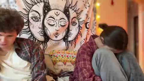 Snapshot of di_n_alex chatting on 02-14-25, 01:51 Di Alex online show from 02-14-25, 01:51