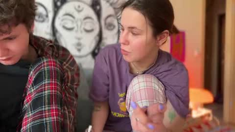 Snapshot of di_n_alex chatting on 02-16-25, 02:00 Di Alex online show from 02-16-25, 02:00