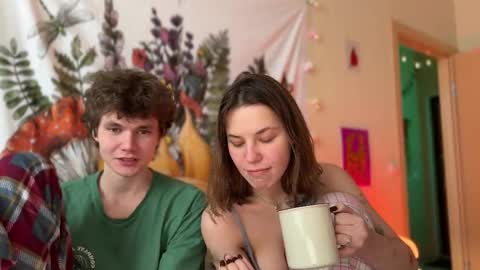 Snapshot of di_n_alex chatting on 02-27-25, 01:38 Di Alex online show from 02-27-25, 01:38