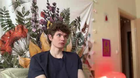 Snapshot of di_n_alex chatting on 02-28-25, 10:30 Di Alex online show from 02-28-25, 10:30