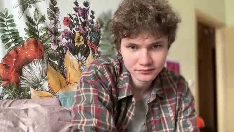 Snapshot of di_n_alex chatting on 03-07-25, 10:24 Di Alex online show from 03-07-25, 10:24