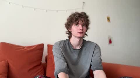 Snapshot of di_n_alex chatting on 10-04-25, 09:51 Di Alex online show from 10-04-25, 09:51