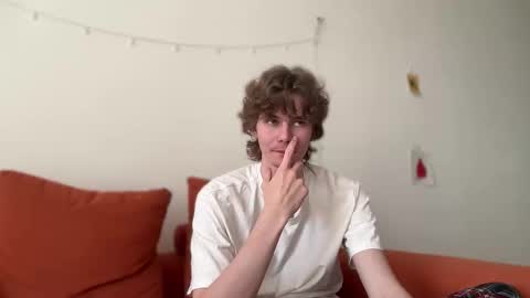 Snapshot of di_n_alex chatting on 10-05-25, 10:13 Di Alex online show from 10-05-25, 10:13