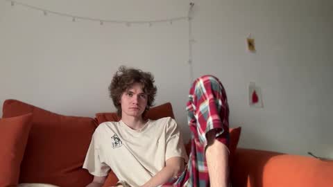 Snapshot of di_n_alex chatting on 10-10-25, 12:26 Di Alex online show from 10-10-25, 12:26