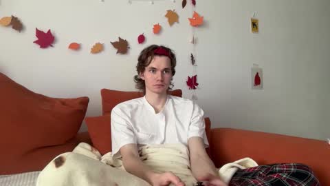 Snapshot of di_n_alex chatting on 10-29-25, 09:00 Di Alex online show from 10-29-25, 09:00