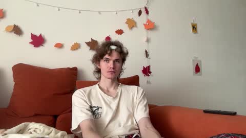 Snapshot of di_n_alex chatting on 10-31-25, 09:32 Di Alex online show from 10-31-25, 09:32