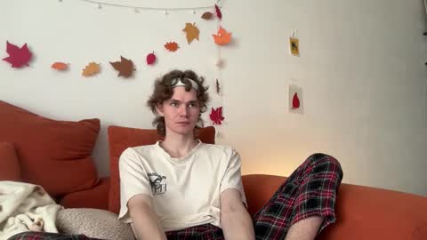 Snapshot of di_n_alex chatting on 11-07-25, 08:25 Di Alex online show from 11-07-25, 08:25