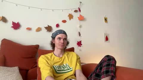 Snapshot of di_n_alex chatting on 11-08-25, 09:20 Di Alex online show from 11-08-25, 09:20