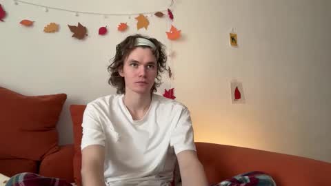 Snapshot of di_n_alex chatting on 11-14-25, 09:30 Di Alex online show from 11-14-25, 09:30