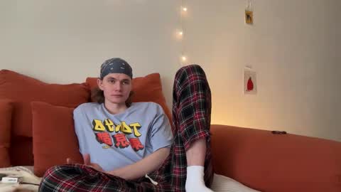 Snapshot of di_n_alex chatting on 11-29-25, 09:45 Di Alex online show from 11-29-25, 09:45