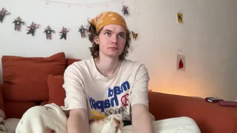 Snapshot of di_n_alex chatting on 12-18-25, 09:48 Di Alex online show from 12-18-25, 09:48