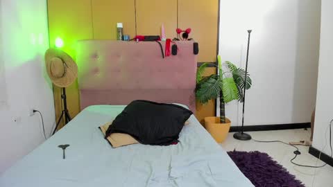 Snapshot of diabla_sexyboobs chatting on 01-01-25, 02:09 D I A B L A online show from 01-01-25, 02:09