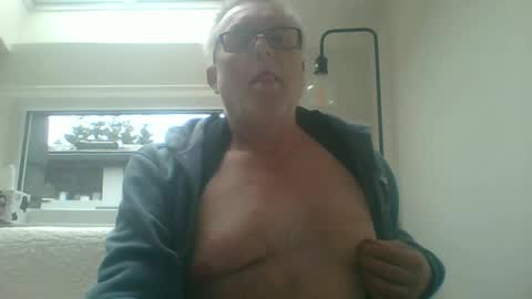 Snapshot of dial76 chatting on 01-31-25, 01:34 dial76 online show from 01-31-25, 01:34