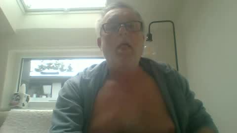 Snapshot of dial76 chatting on 02-09-25, 09:16 dial76 online show from 02-09-25, 09:16