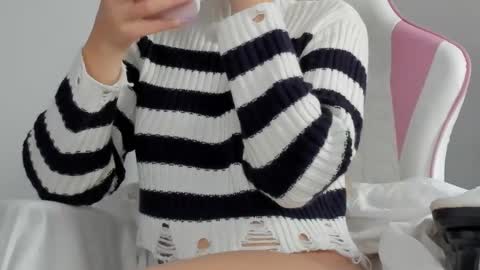 Snapshot of diamond_ava_ chatting on 12-28-24, 08:05 Thea online show from 12-28-24, 08:05