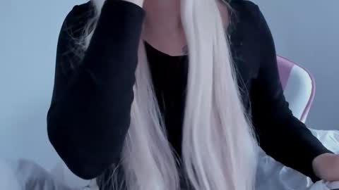 Snapshot of diamond_ava_ chatting on 12-29-24, 07:28 Thea online show from 12-29-24, 07:28