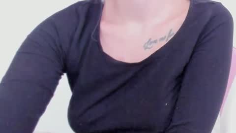 Snapshot of diamond_ava_ chatting on 01-06-25, 07:31 Thea online show from 01-06-25, 07:31