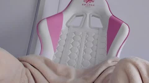 Snapshot of diamond_ava_ chatting on 01-21-25, 07:04 Thea online show from 01-21-25, 07:04