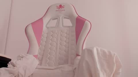 Snapshot of diamond_ava_ chatting on 01-23-25, 10:01 Thea online show from 01-23-25, 10:01