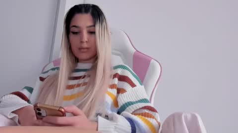 Snapshot of diamond_ava_ chatting on 01-30-25, 07:50 Thea online show from 01-30-25, 07:50