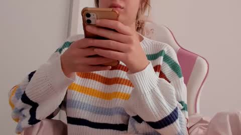 Snapshot of diamond_ava_ chatting on 02-03-25, 07:29 Thea online show from 02-03-25, 07:29