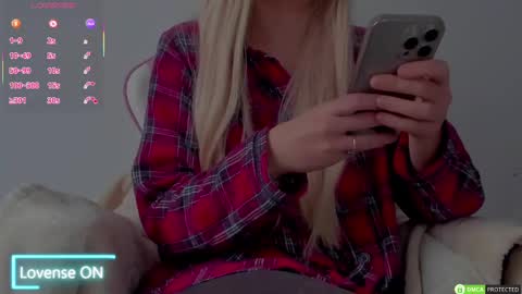 Snapshot of diamond_ava_ chatting on 02-21-25, 06:40 Thea online show from 02-21-25, 06:40