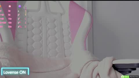 Snapshot of diamond_ava_ chatting on 02-21-25, 09:45 Thea online show from 02-21-25, 09:45