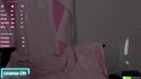 Snapshot of diamond_ava_ chatting on 02-24-25, 09:53 Thea online show from 02-24-25, 09:53