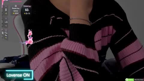 Snapshot of diamond_ava_ chatting on 02-27-25, 07:12 Thea online show from 02-27-25, 07:12