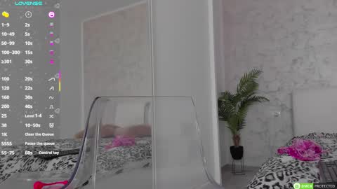 Snapshot of diamond_ava_ chatting on 03-09-25, 10:19 Thea online show from 03-09-25, 10:19