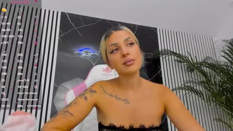 Snapshot of diamond_ava_ chatting on 09-16-25, 06:31 Thea online show from 09-16-25, 06:31