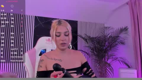 Snapshot of diamond_ava_ chatting on 11-01-25, 07:38 Thea online show from 11-01-25, 07:38