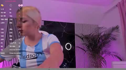 Snapshot of diamond_ava_ chatting on 11-02-25, 07:38 Thea online show from 11-02-25, 07:38