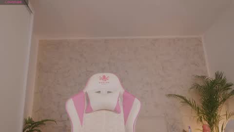 Snapshot of diamond_ava_ chatting on 04-07-26, 03:12 Thea online show from 04-07-26, 03:12