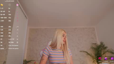 Snapshot of diamond_ava_ chatting on 04-09-26, 04:23 Thea online show from 04-09-26, 04:23