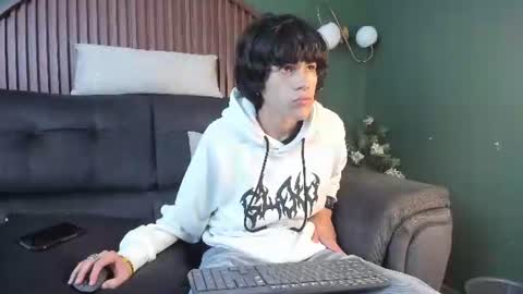 diamond_twink online show from 07-04-26, 05:24