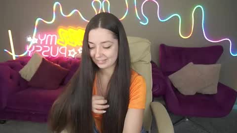 Snapshot of diamondeyeess chatting on 09-25-25, 05:33 Sasha online show from 09-25-25, 05:33