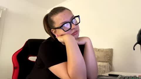 Snapshot of diamondfoxies chatting on 07-22-26, 10:29 Jessica online show from 07-22-26, 10:29