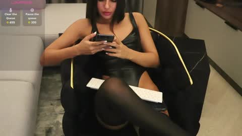 Snapshot of diamondpixie chatting on 12-15-24, 11:42 Iris online show from 12-15-24, 11:42