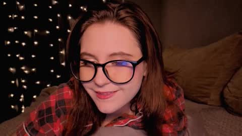 Snapshot of diana_floweri chatting on 12-18-25, 02:06 Diana online show from 12-18-25, 02:06