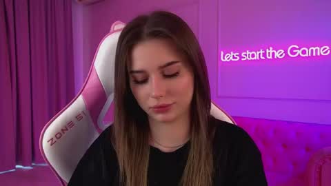Snapshot of dianabecker chatting on 05-16-26, 06:21 Diana online show from 05-16-26, 06:21