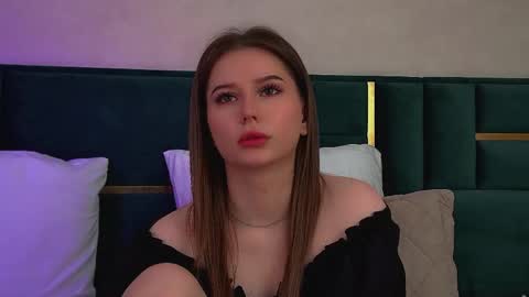 Snapshot of dianabecker chatting on 05-30-26, 12:02 Diana online show from 05-30-26, 12:02