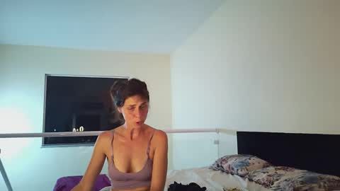 dianalove34 online show from 06-07-26, 12:04