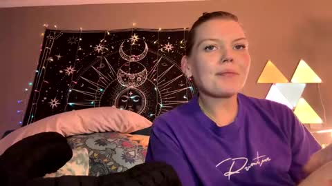 Snapshot of dickeddownsouth chatting on 12-29-24, 08:33 Beau online show from 12-29-24, 08:33