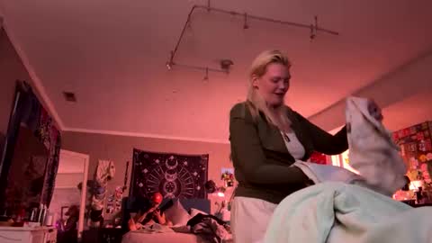 Snapshot of dickeddownsouth chatting on 10-18-25, 08:04 Beau online show from 10-18-25, 08:04