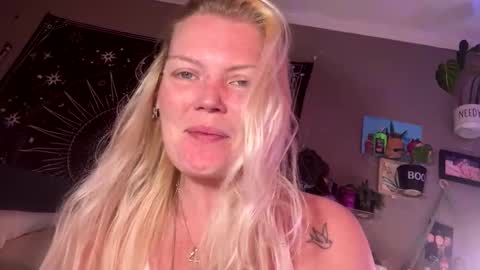 Snapshot of dickeddownsouth chatting on 10-20-25, 04:57 Beau online show from 10-20-25, 04:57