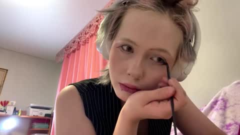 Snapshot of diegomiley chatting on 05-13-26, 09:44 Lilit online show from 05-13-26, 09:44