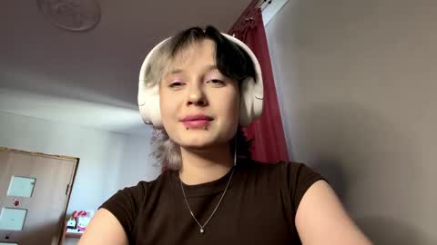 Snapshot of diegomiley chatting on 05-19-26, 11:49 Lilit online show from 05-19-26, 11:49