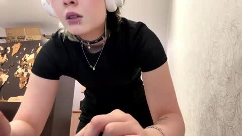 Snapshot of diegomiley chatting on 05-28-26, 05:21 Lilit online show from 05-28-26, 05:21