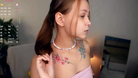 Elwyna online show from 10-24-25, 06:48